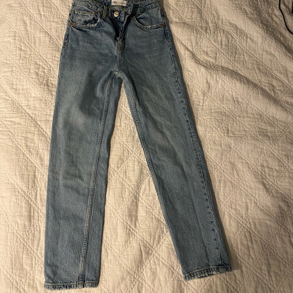 Zara light wash jeans - Picture 4 of 4